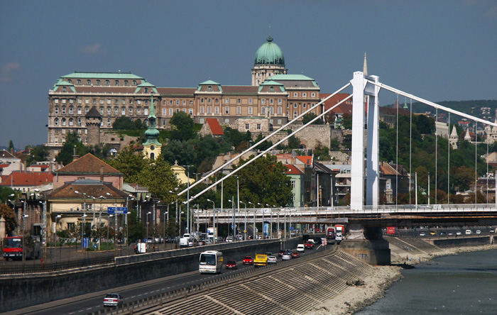 Wunderschöner Blick über die Kettenbrücke in Budapest
