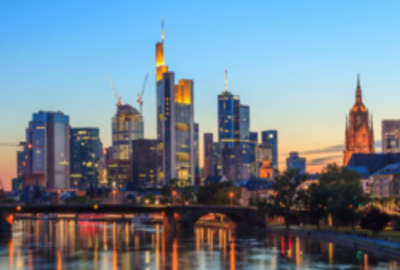 Frankfurt hat so einiges zu bieten. Das Highlight ist natürlich die Skyline. Diese siehst du auf dem Bild und ist für Deutschland einmalig.